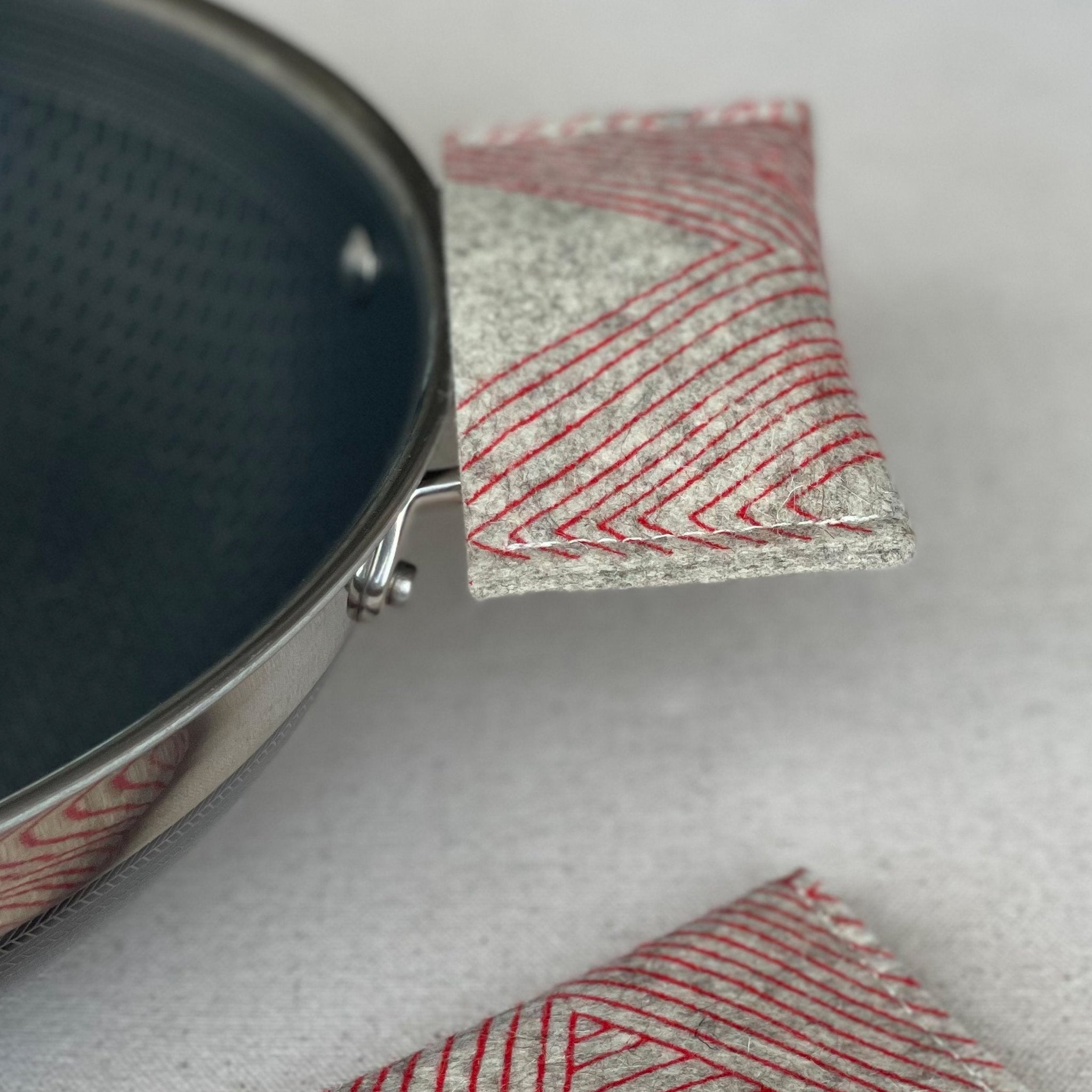 Red Zig Zag Pot Holders, Set of 2