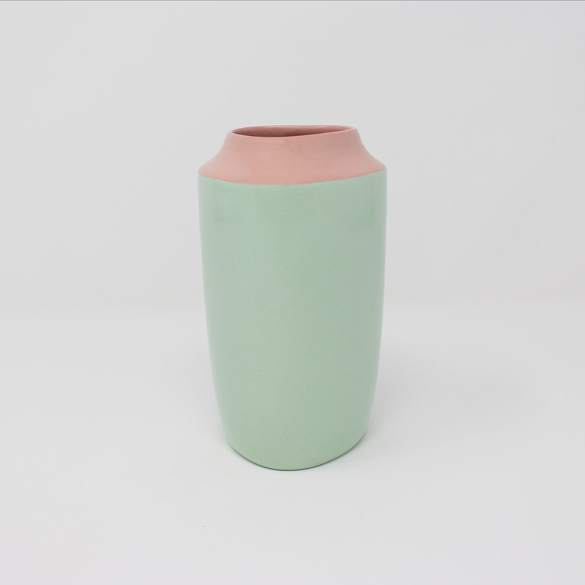 Pink Bermuda Top Curve Short Vase